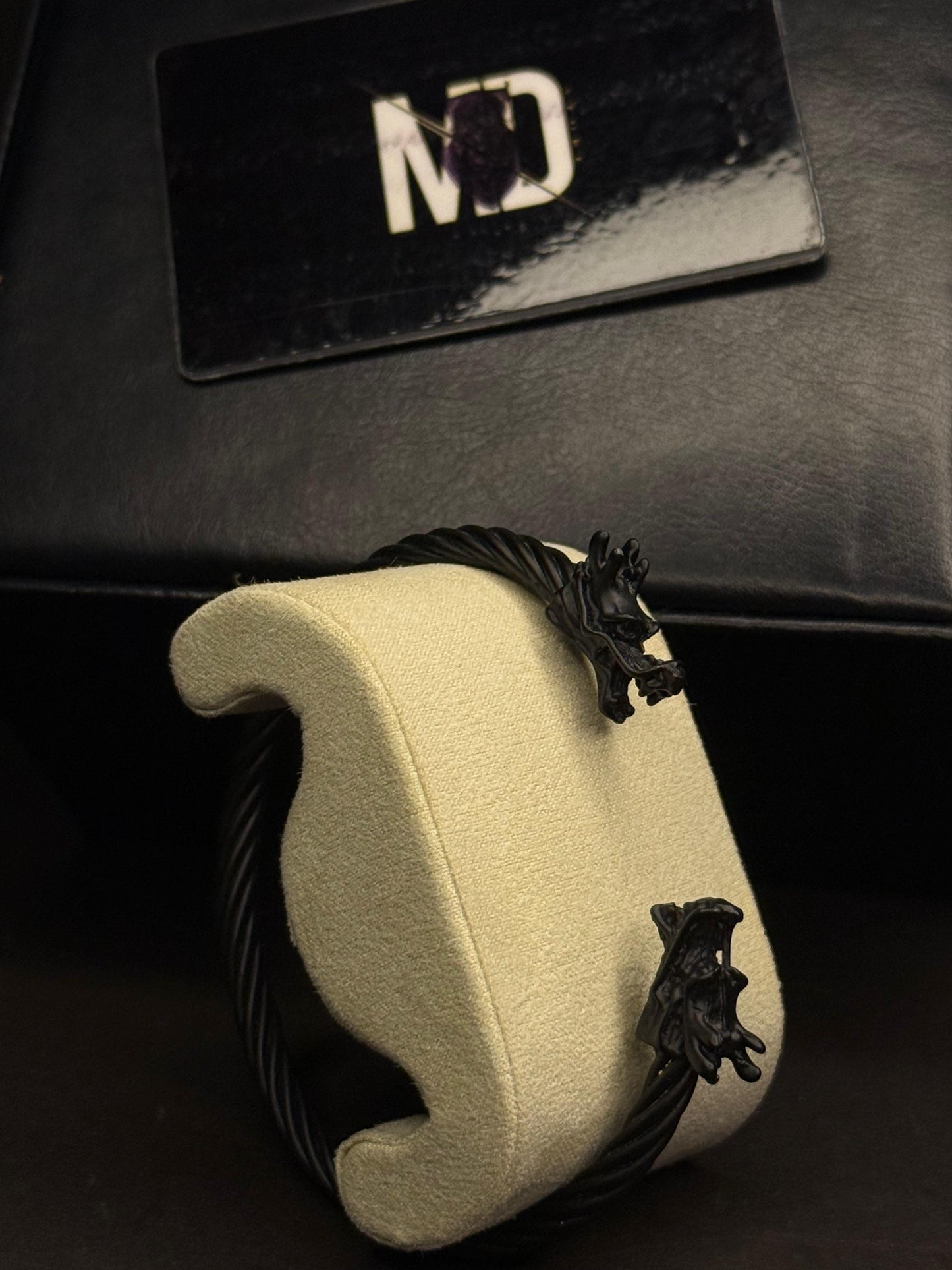 Dragon Armlet (Black Mate)