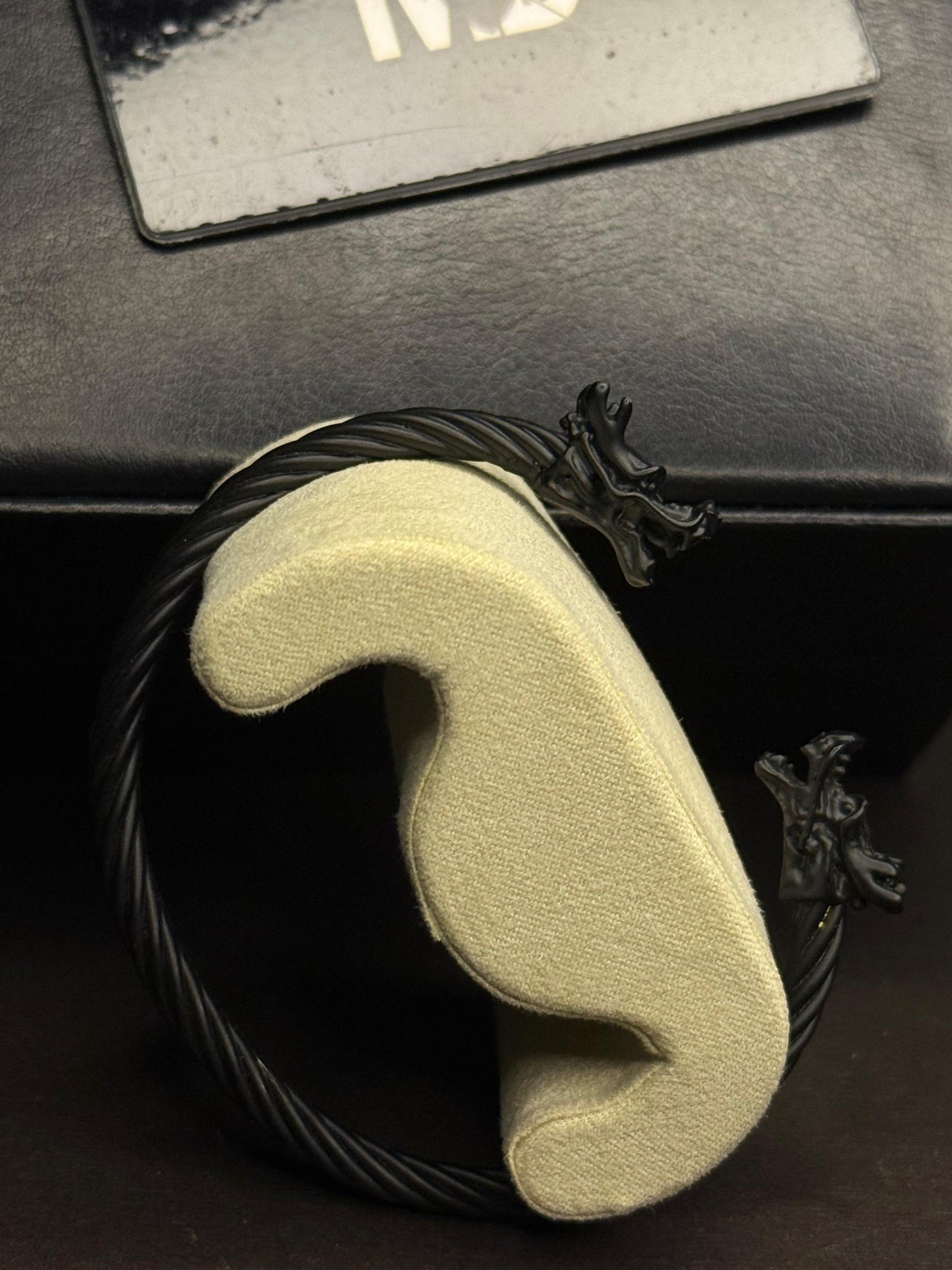 Dragon Armlet (Black Mate)