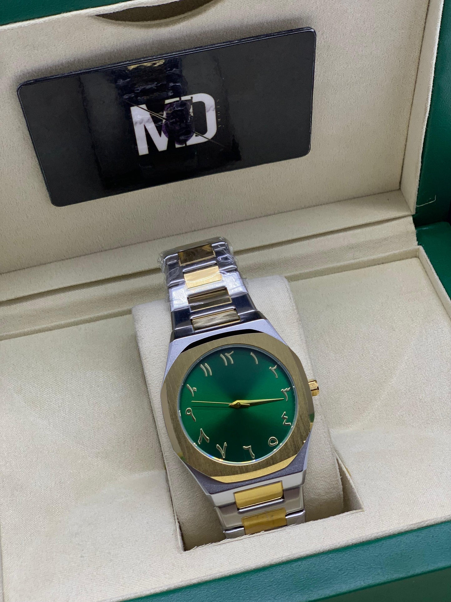 Bestwin Two tone Green signature